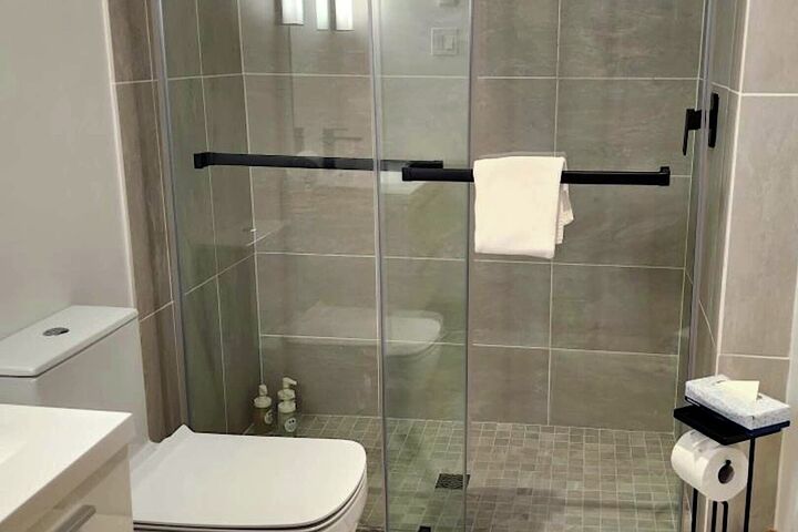 #172-10 - Bathroom