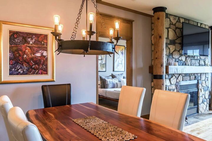 #172-10 - Dining Area