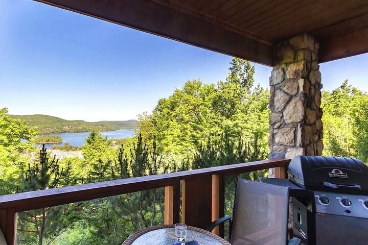 #154-03 - Balcony with BBQ & View