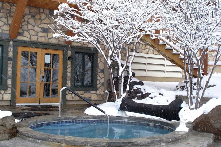 Outdoor Hot Tub