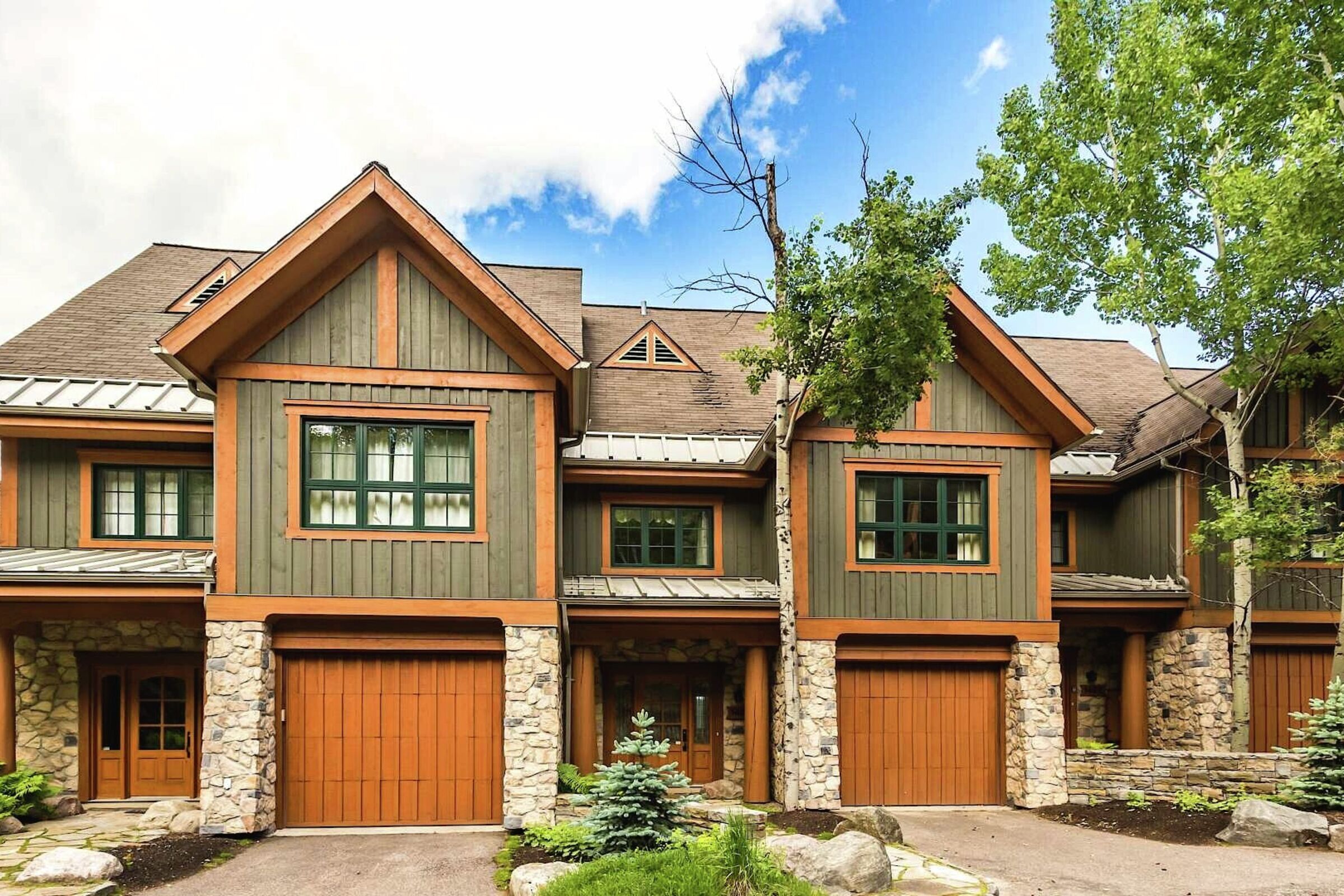 L'Equinoxe Exterior - Summer