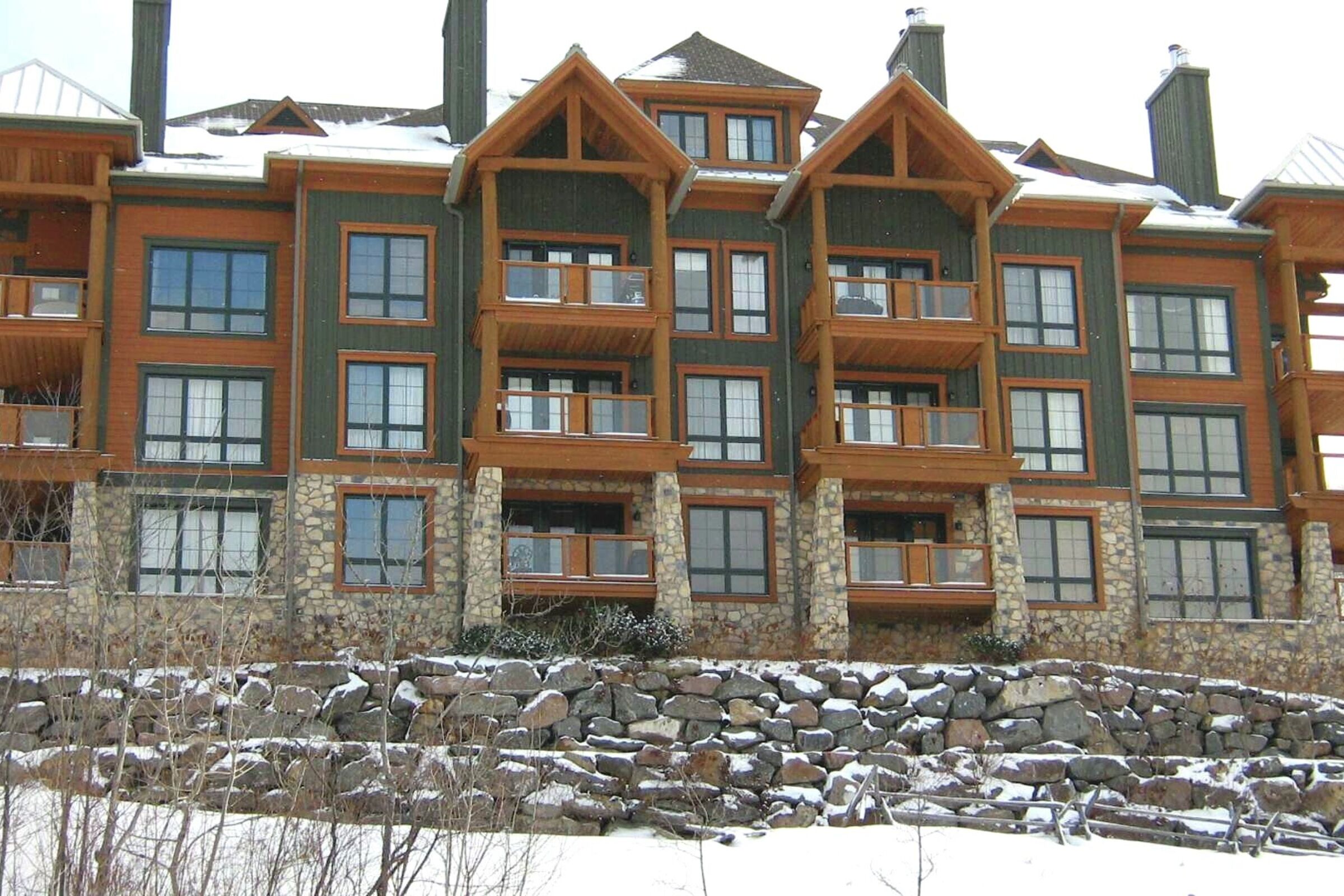 L'Equinoxe Exterior - Winter