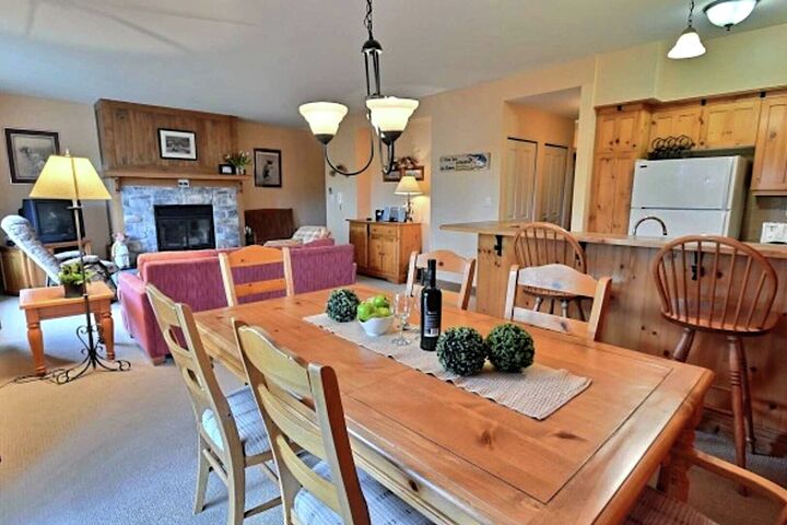 #138-06 - Dining Area