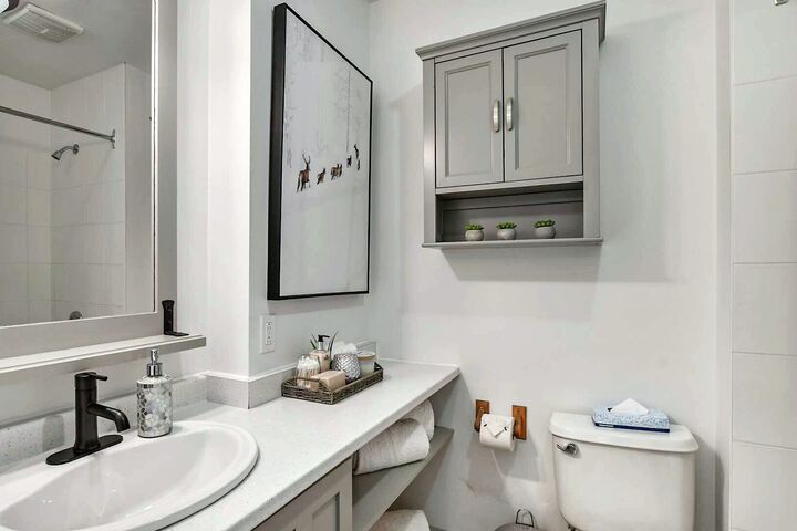 #138-01 - Bathroom