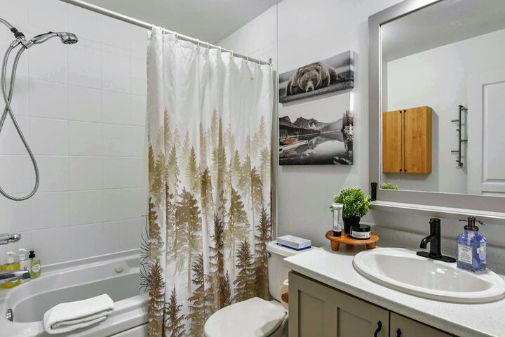 #138-01 - Master Ensuite Bathroom