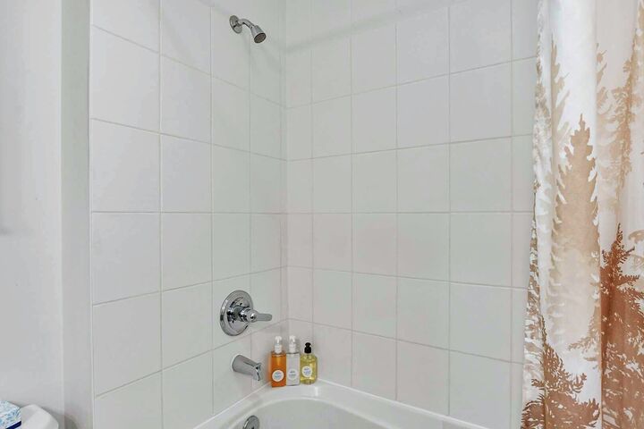 #138-01 - Bathroom