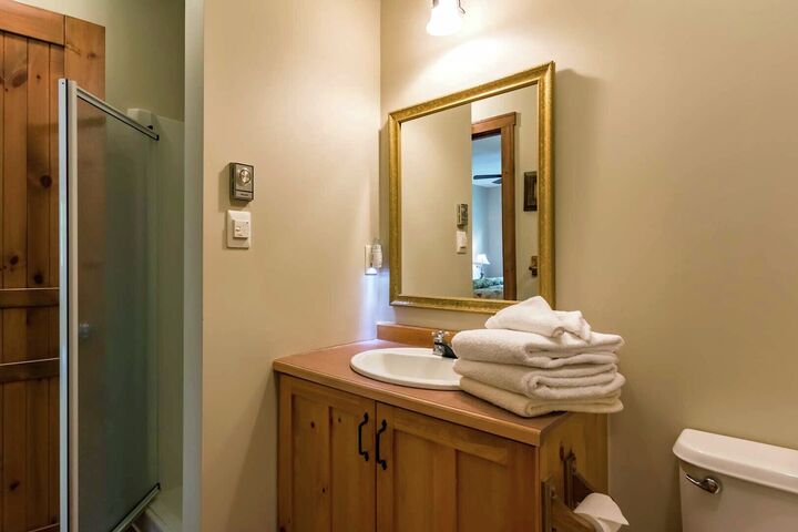 #138-11 - Master Ensuite Bathroom