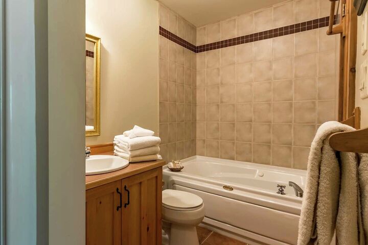 #138-11 - Master Ensuite Bathroom