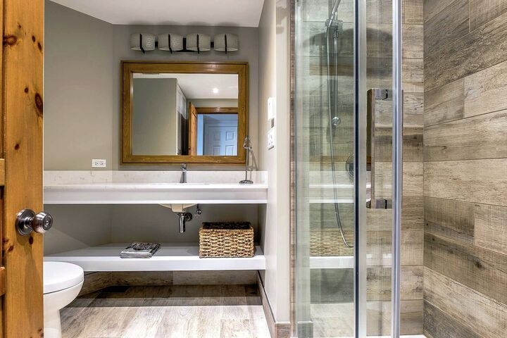 #134-12 - Bathroom