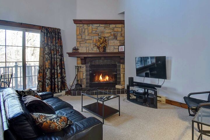 #102-08 - Living Area