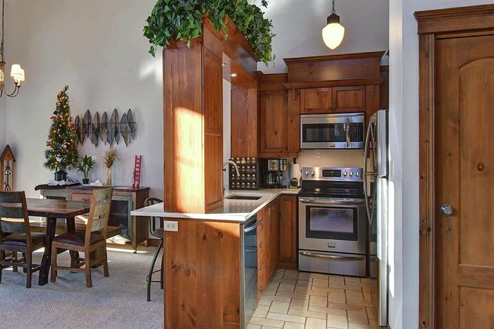 #100-10 - Kitchen
