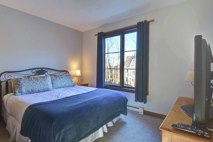 #100-10 - Bedroom