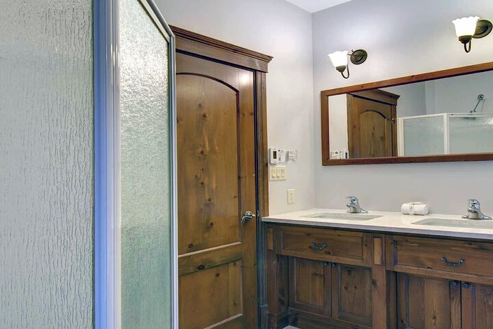 #100-10 - Master Ensuite Bathroom