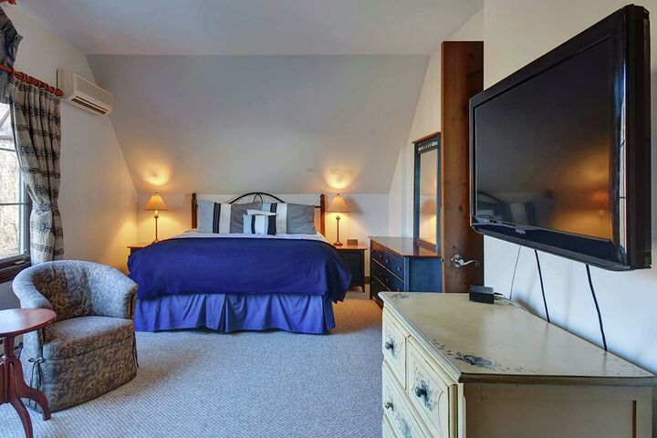 #100-10 - Master Bedroom