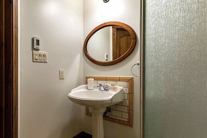 #110-08 - Bathroom