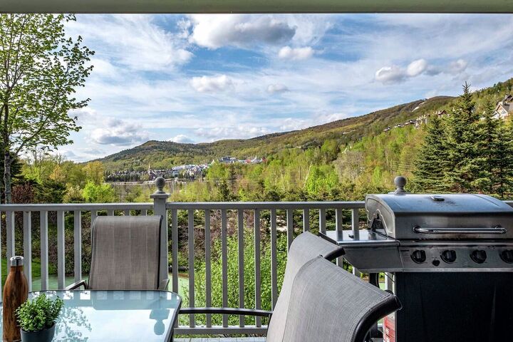 #120-04 - Balcony with BBQ