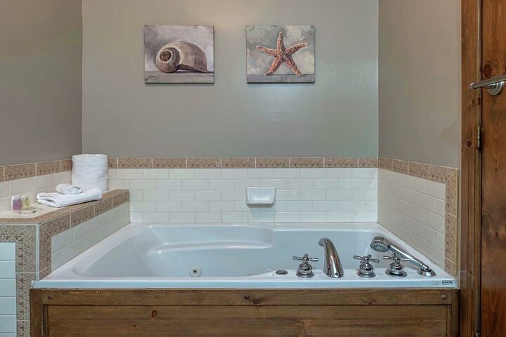 #120-04 - Master Ensuite Bathroom