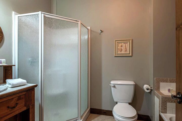 #120-04 - Master Ensuite Bathroom