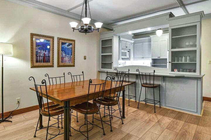 #110-09 - Dining Area