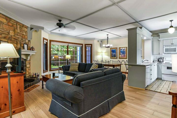 #110-09 - Living Area