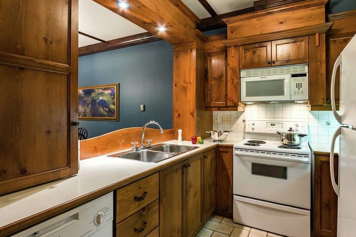 #102-03 - Kitchen