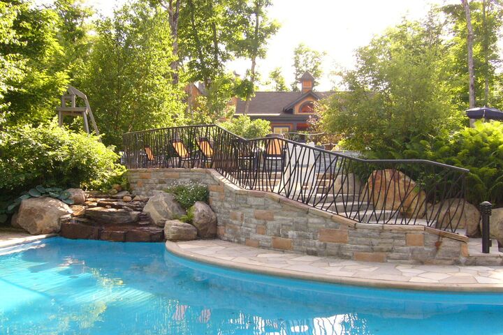 Outdoor Pool & Hot Tub