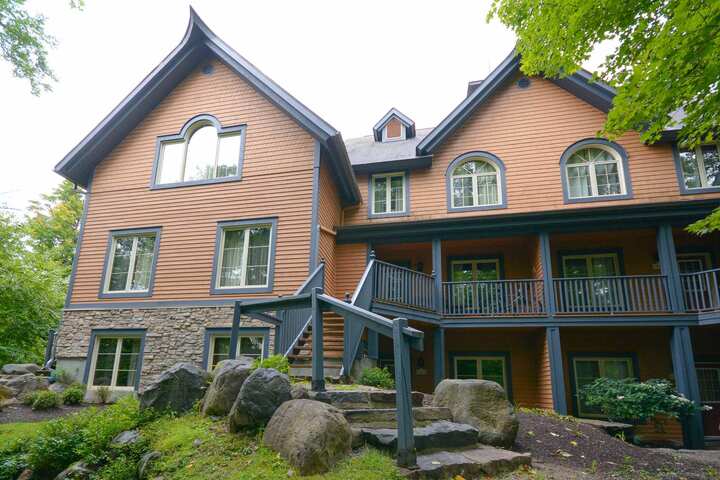 Les Manoirs
