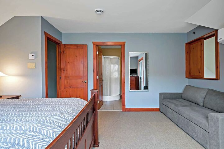#235-04 - Master Bedroom