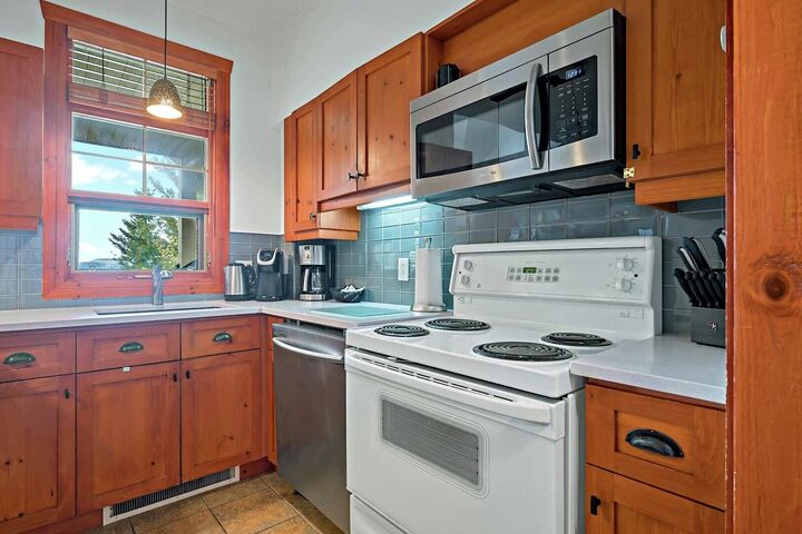 #235-04 - Kitchen