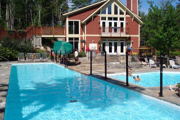 Outdoor Pool & Hot Tub