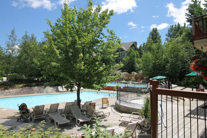 Outdoor Pool & Hot Tub
