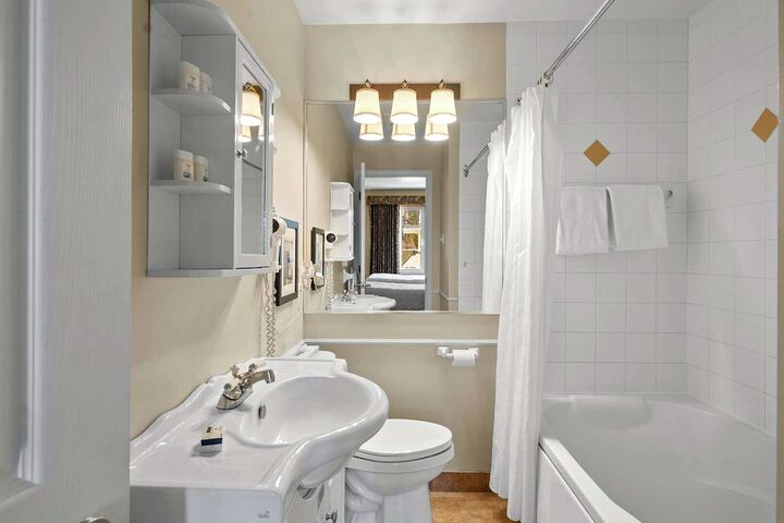 #240 - Ensuite Bathroom
