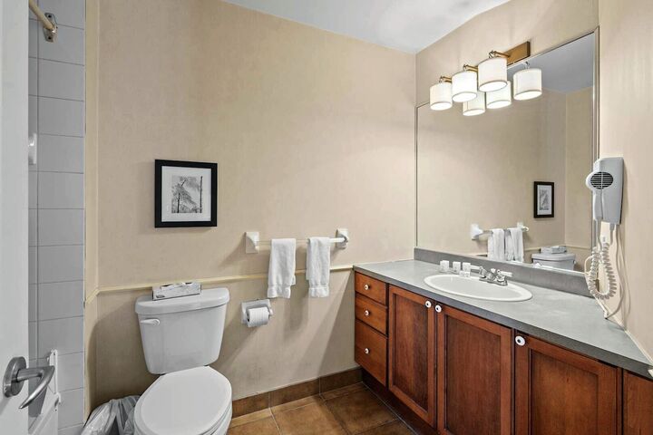 #320 - Ensuite Bathroom