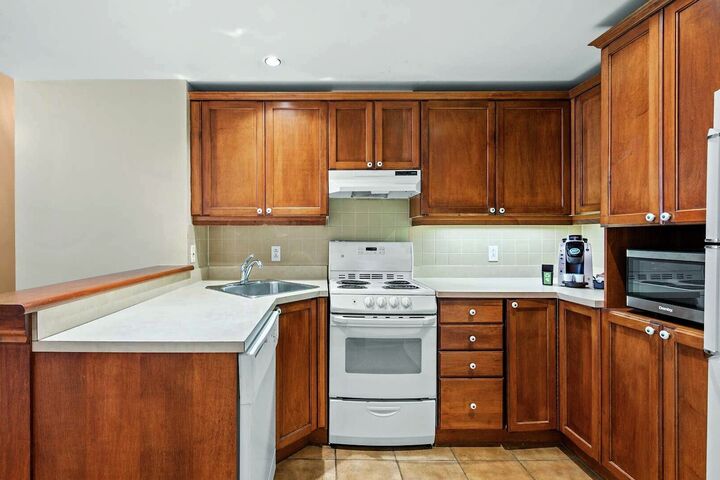 #320 - Kitchen