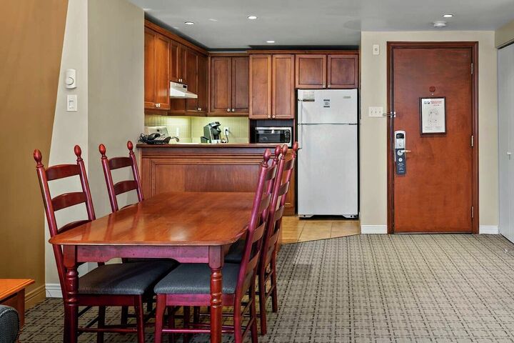 #320 - Dining Area