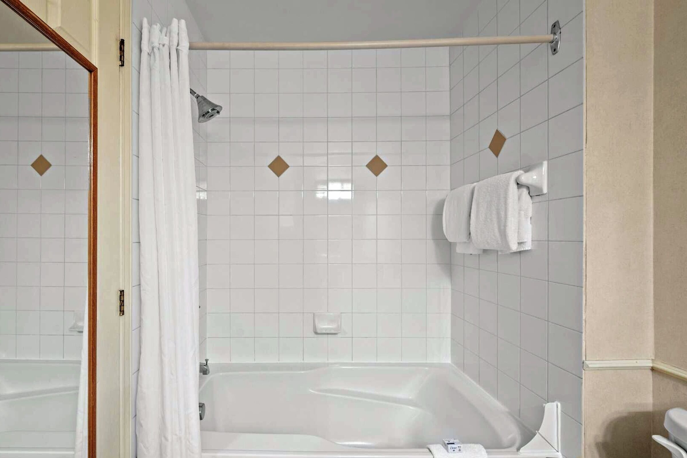 #320 - Ensuite Bathroom