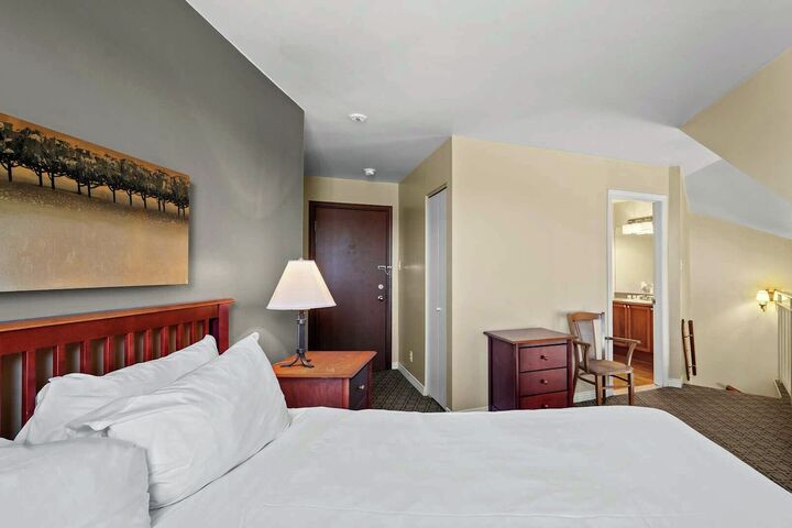#320 - Bedroom