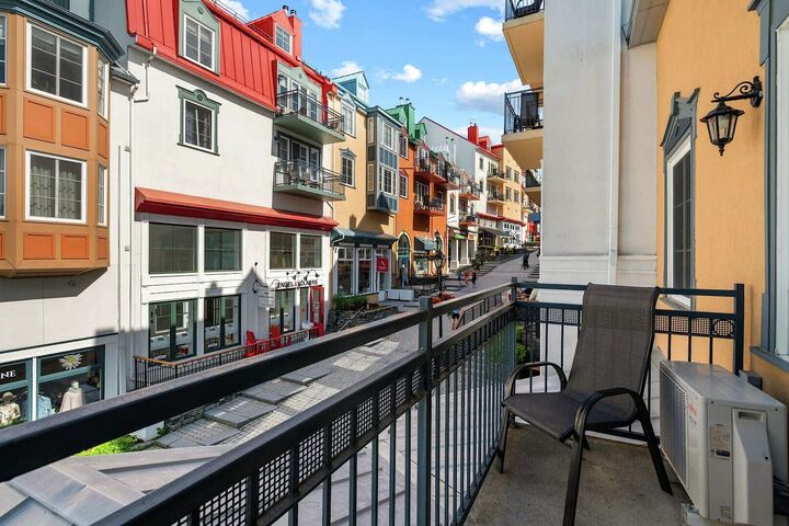 #201-203 - Balcony