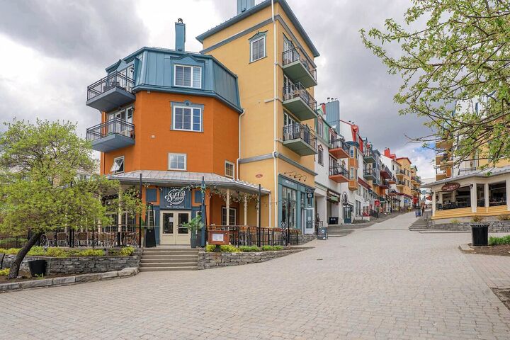 Plaza St. Bernard - Summer
