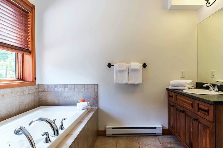 #106 - Master Ensuite Bathroom