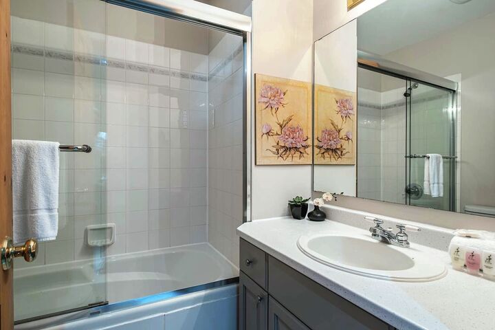 #403 - Bathroom