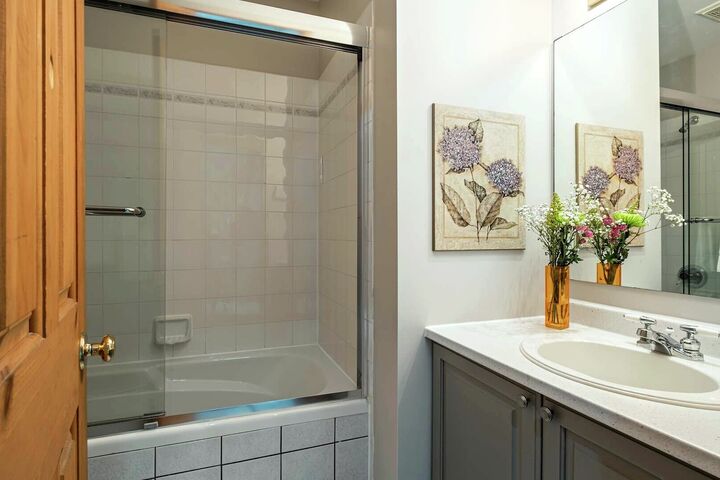 #403 - Bathroom