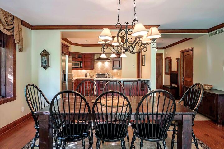 #95-02 - Dining Area