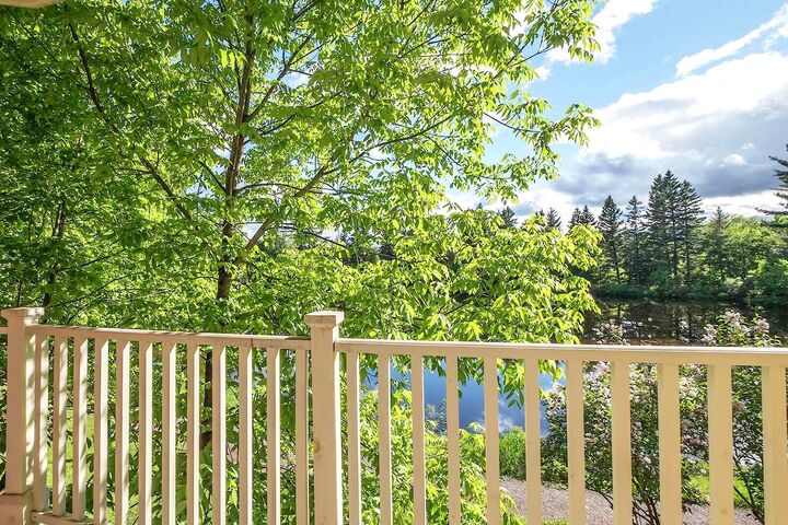 #95-02 - Balcony View