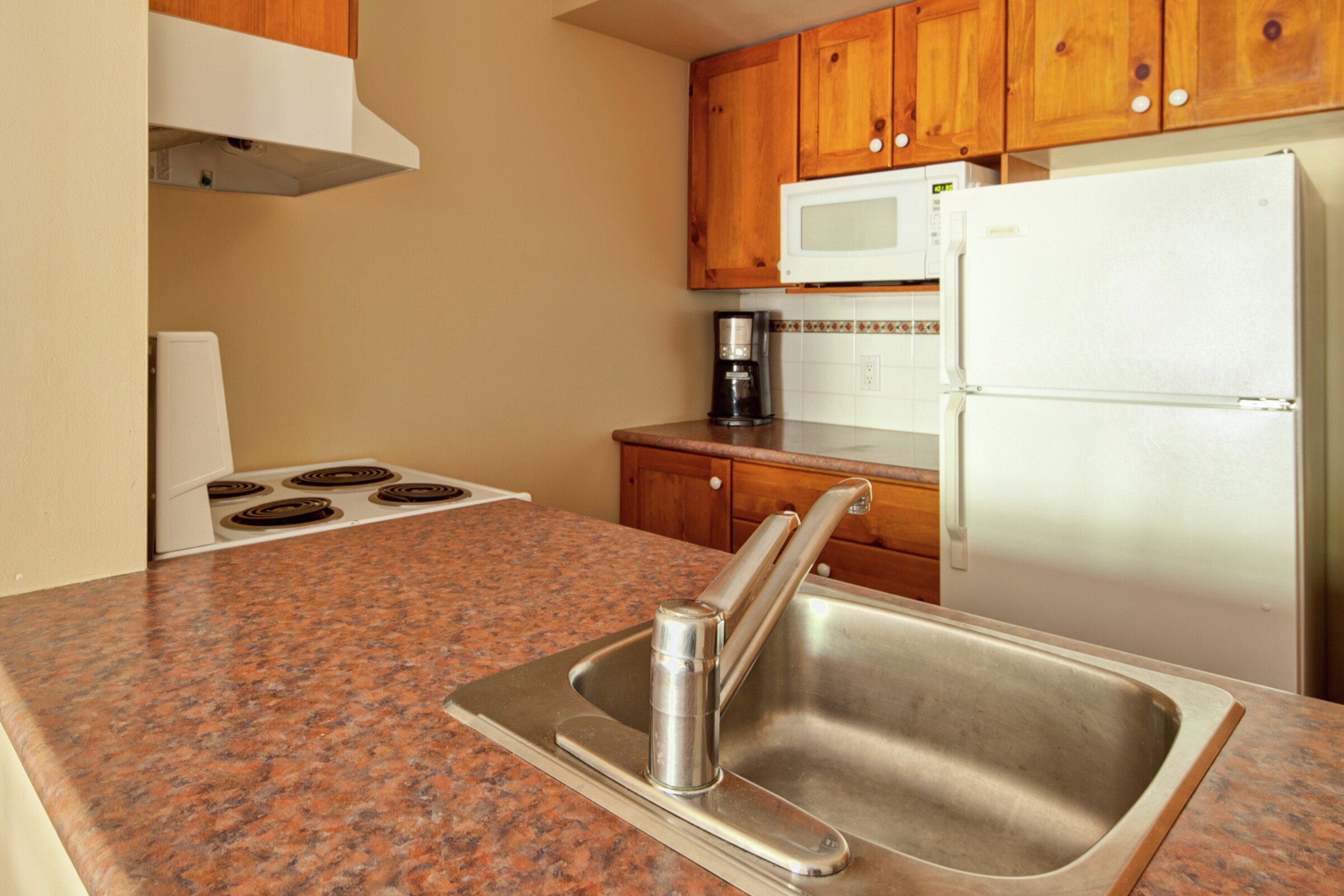 Ski Tip Lodge - Studio Kitchen
