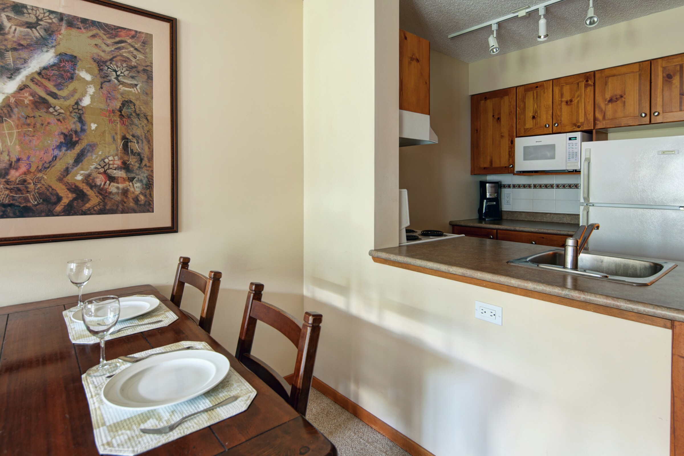 Ski Tip Lodge - Dining Room & Kitchen