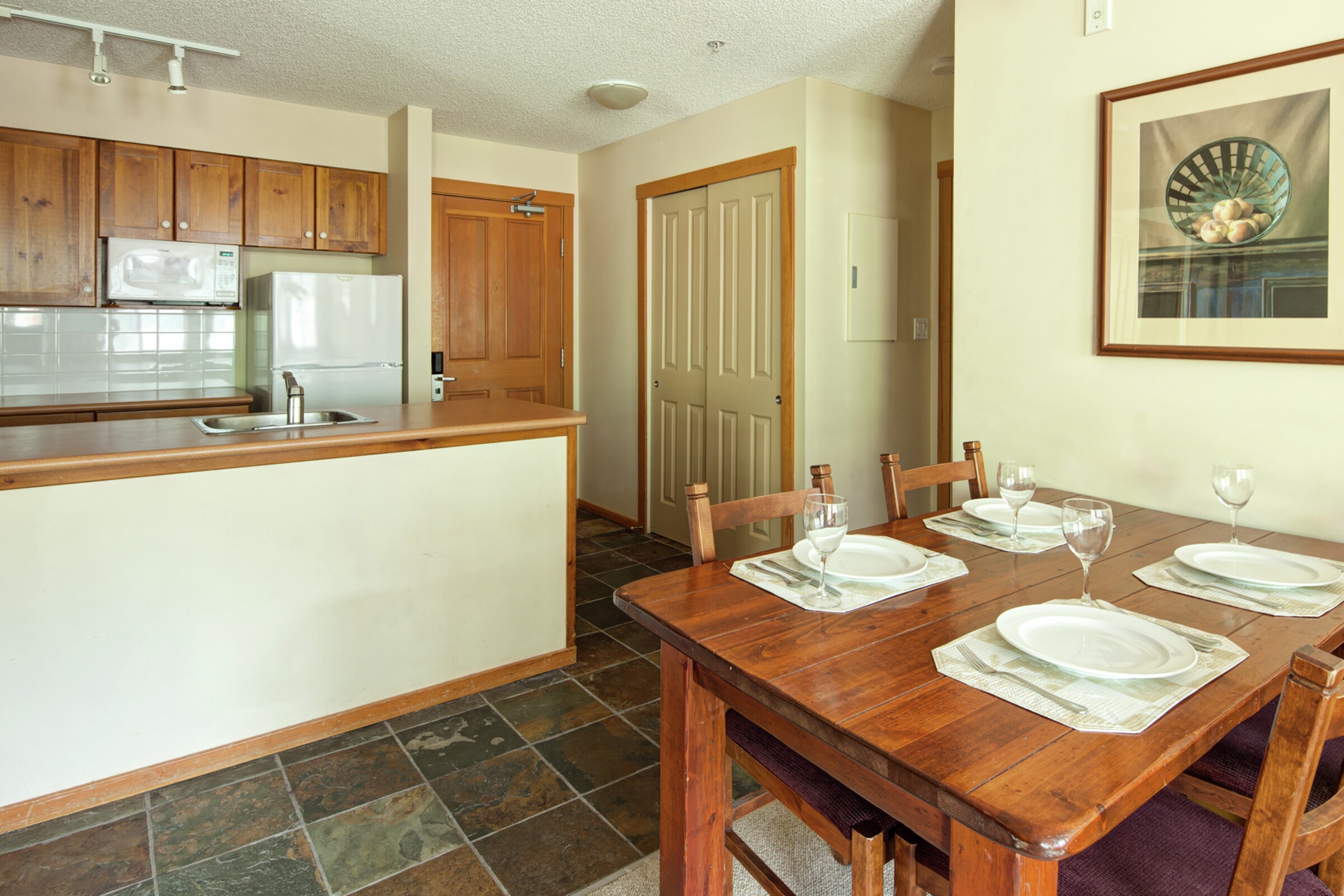 Tamarack Lodge - Dining Room & Kitchen
