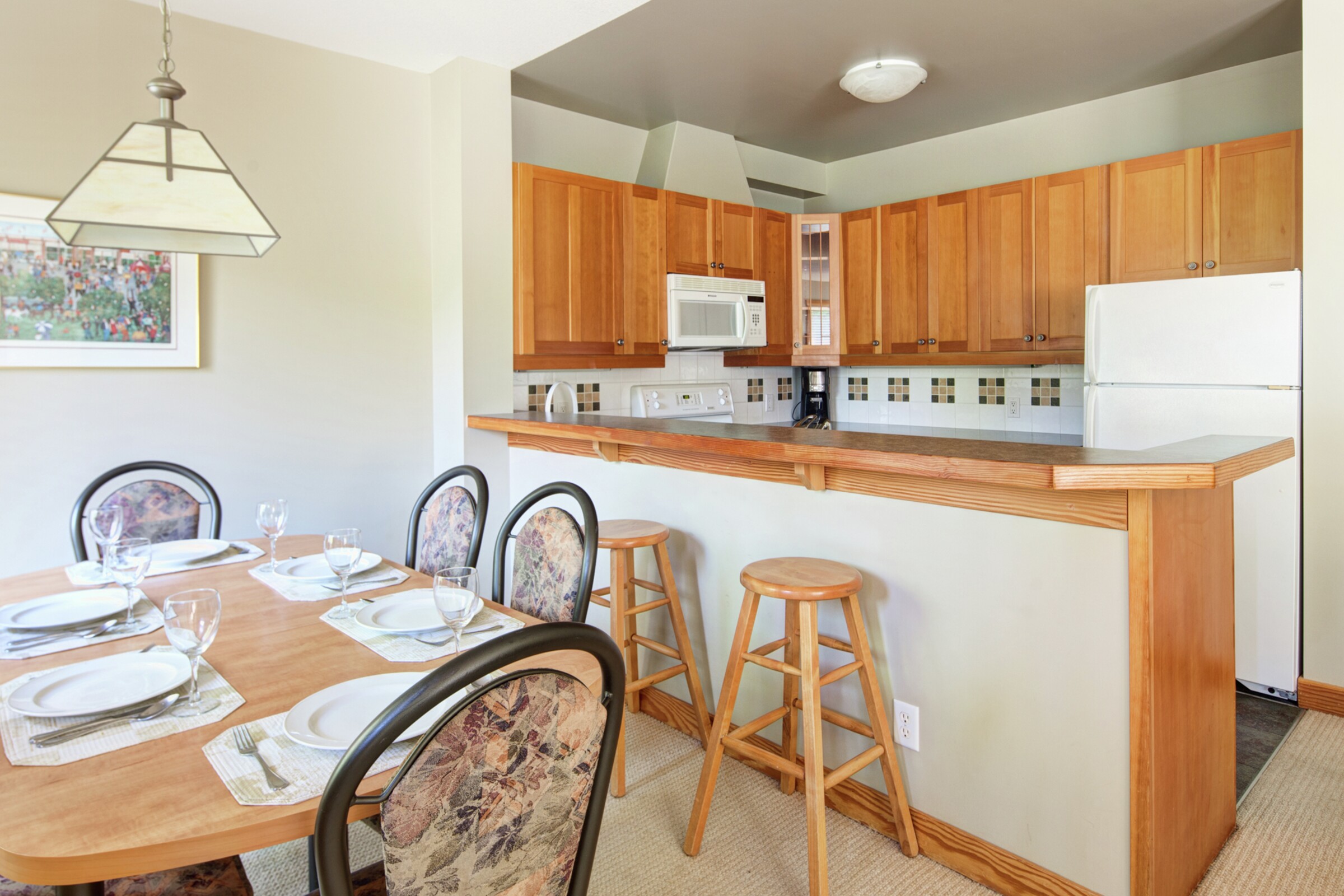 Riverbend - Dining Room & Kitchen