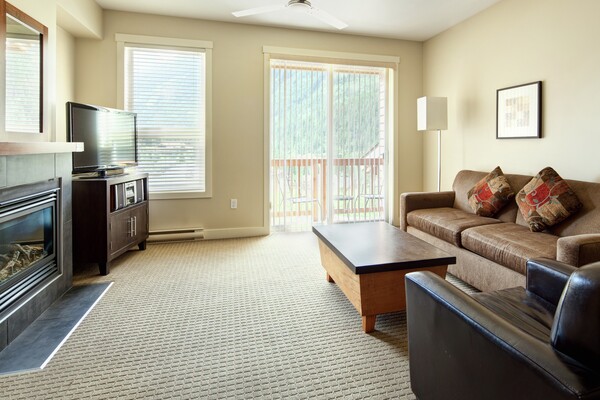 The Lookout - Living Room