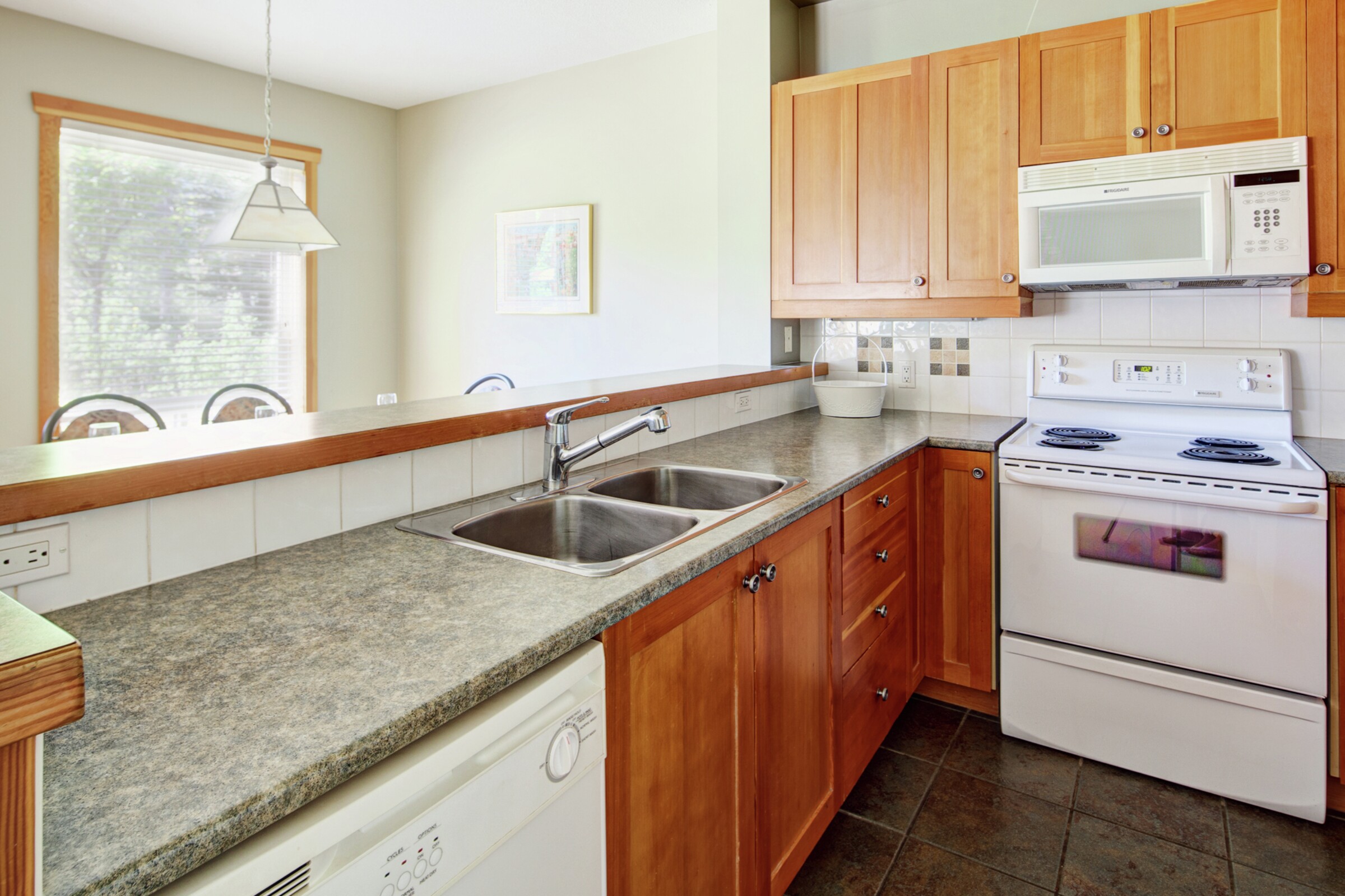 Riverbend - Kitchen